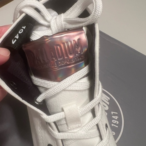 NWT Palladium Revolt White Top/Black Bottom Women's Size 9🔥🔥 - Picture 5 of 10